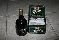Xícara de chá de rooibos preparado