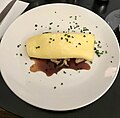 Omelete francesa clara com cogumelos