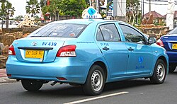 Toyota Limo (NCP93) com pintura Bali Taxi