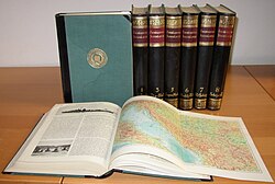Exemplo de volumes de enciclopédias publicadas pelo Instituto