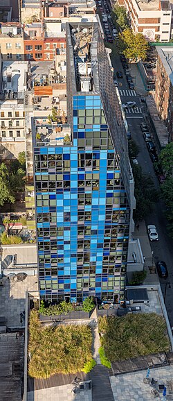Exemplo de habitação e contexto arquitetônico urbano