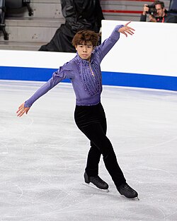 Shun Sato patinando