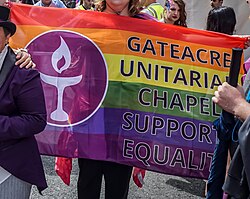 Evento de apoio LGBTQ+ em igreja Unitária Universalista