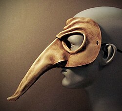 Detalhe de máscara e vestimenta de Zanni