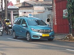 Honda Mobilio (DD4/5) com pintura Bluebird