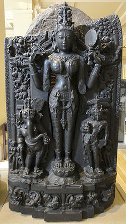 Detalhe de escultura de Parvati em templo hindu