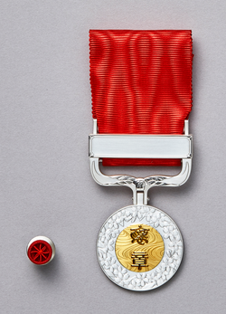 Medalha de Honra com fita vermelha