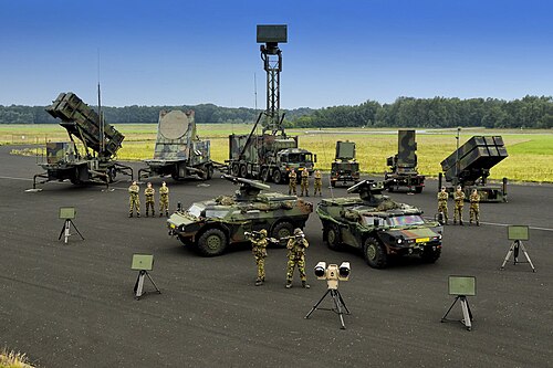 Equipamento de defesa antiaérea em operação