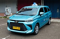 Toyota Transmover (W100) com pintura Bluebird