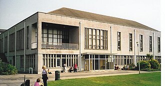 Fachada da Biblioteca Thomas Parry
