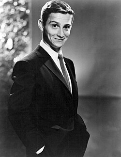 Joel Grey em fase jovem de sua carreira